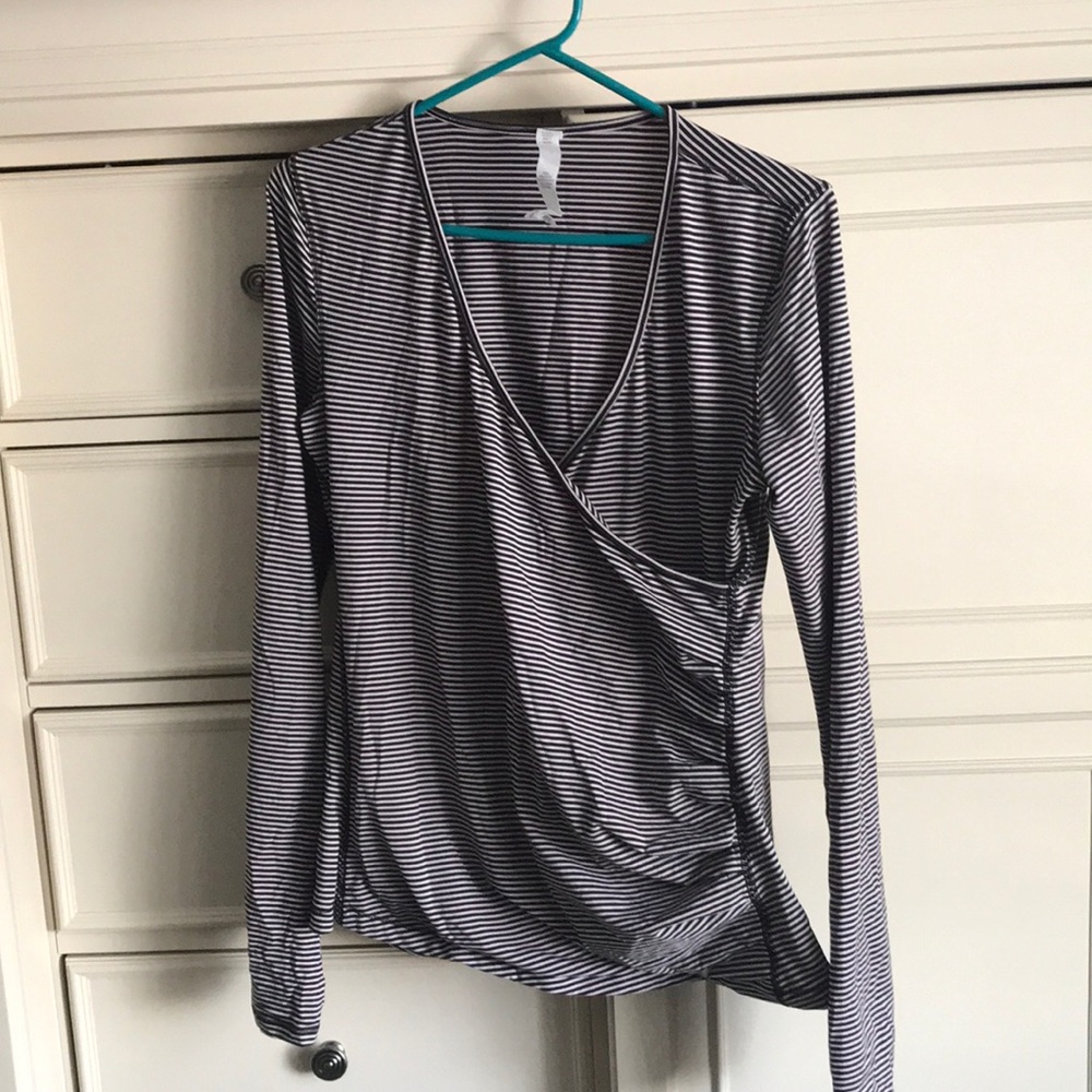 Lumulemon long sleeved top